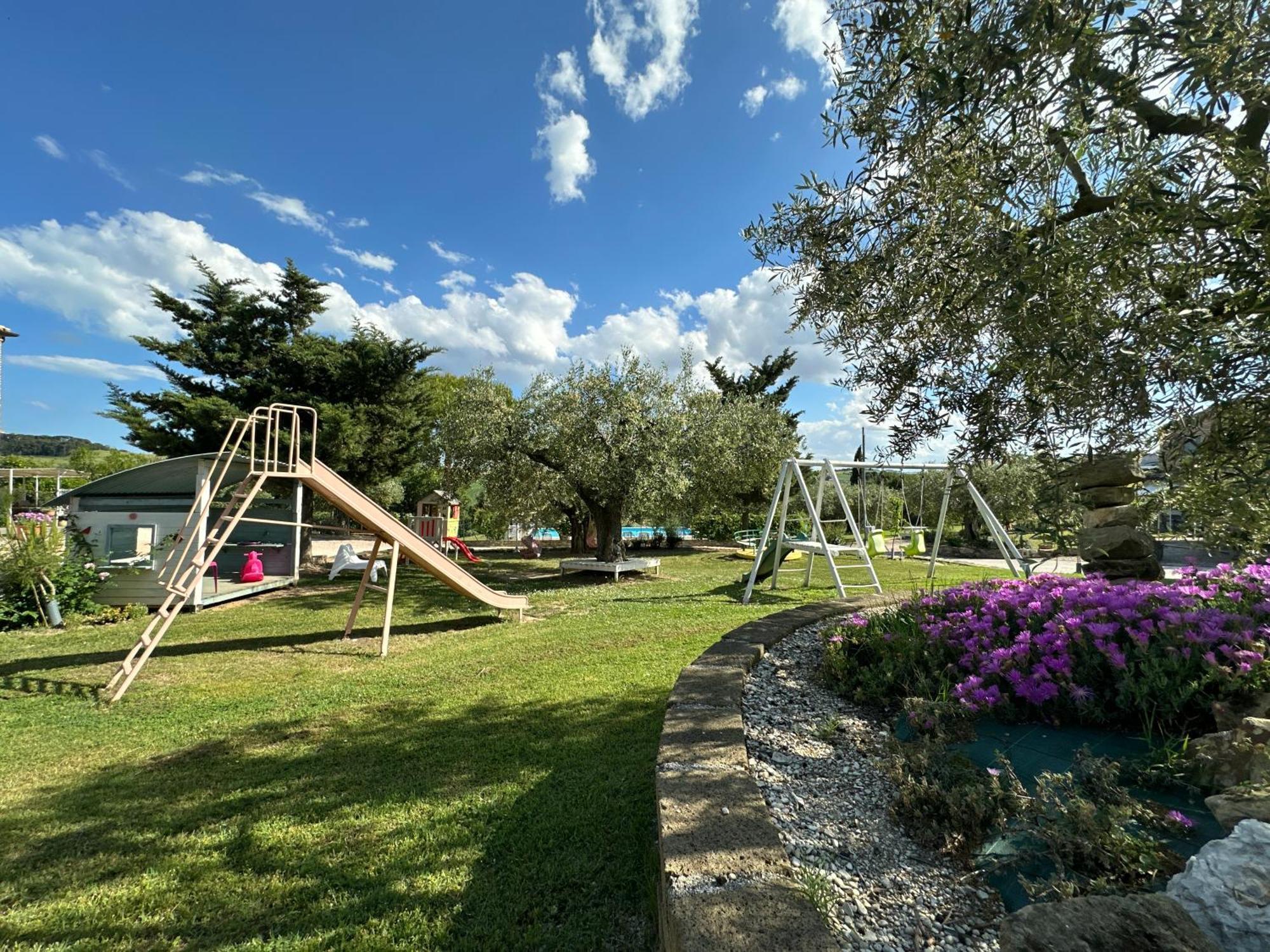 Agriturismo Case Al Sole Loreto Ngoại thất bức ảnh