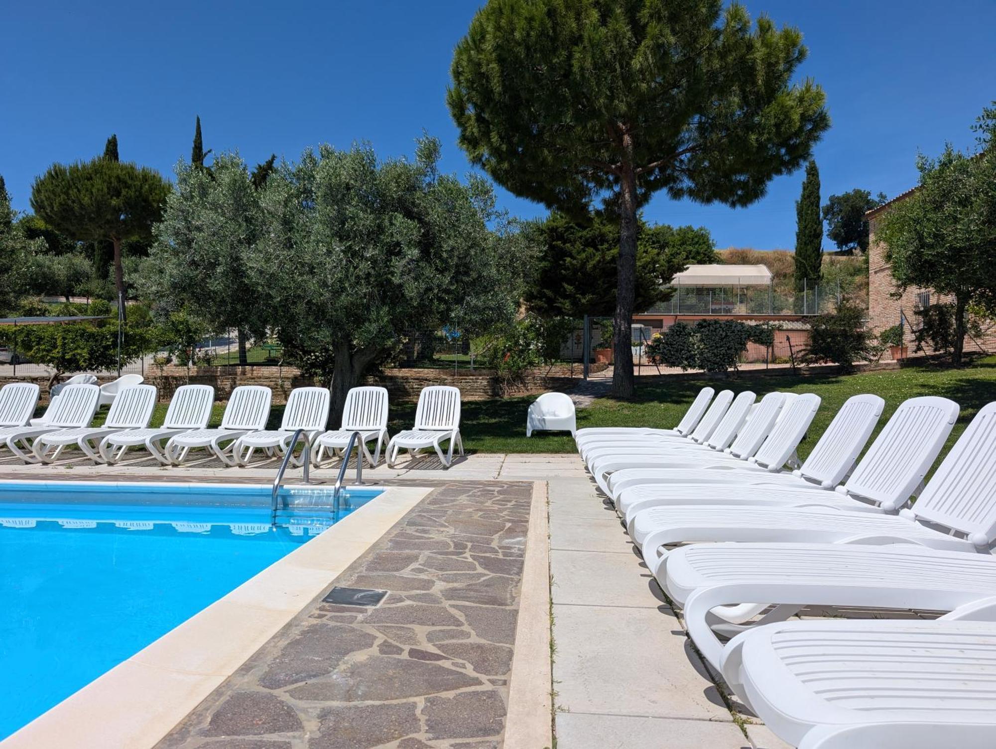 Agriturismo Case Al Sole Loreto Ngoại thất bức ảnh